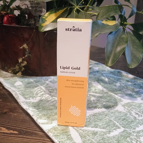 Stratia Lipid Gold Barrier Lotion - Picture 2 of 4